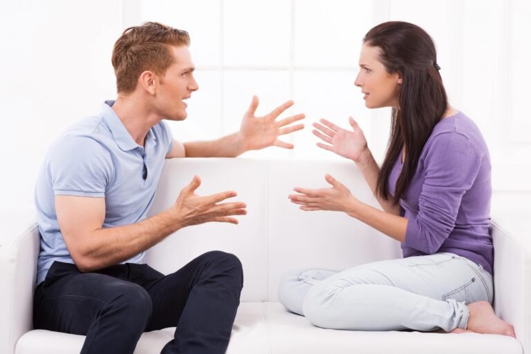 Read more about the article How to Navigate Communication Breakdowns in Your Relationship